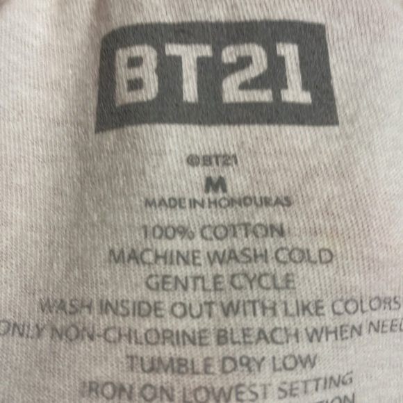 BT21 Tata Graphic T-Shirt, Medium - Picture 4 of 4